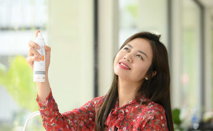 Xịt khoáng sau khi trang điểm mang lại hiệu ứng tuyệt vời