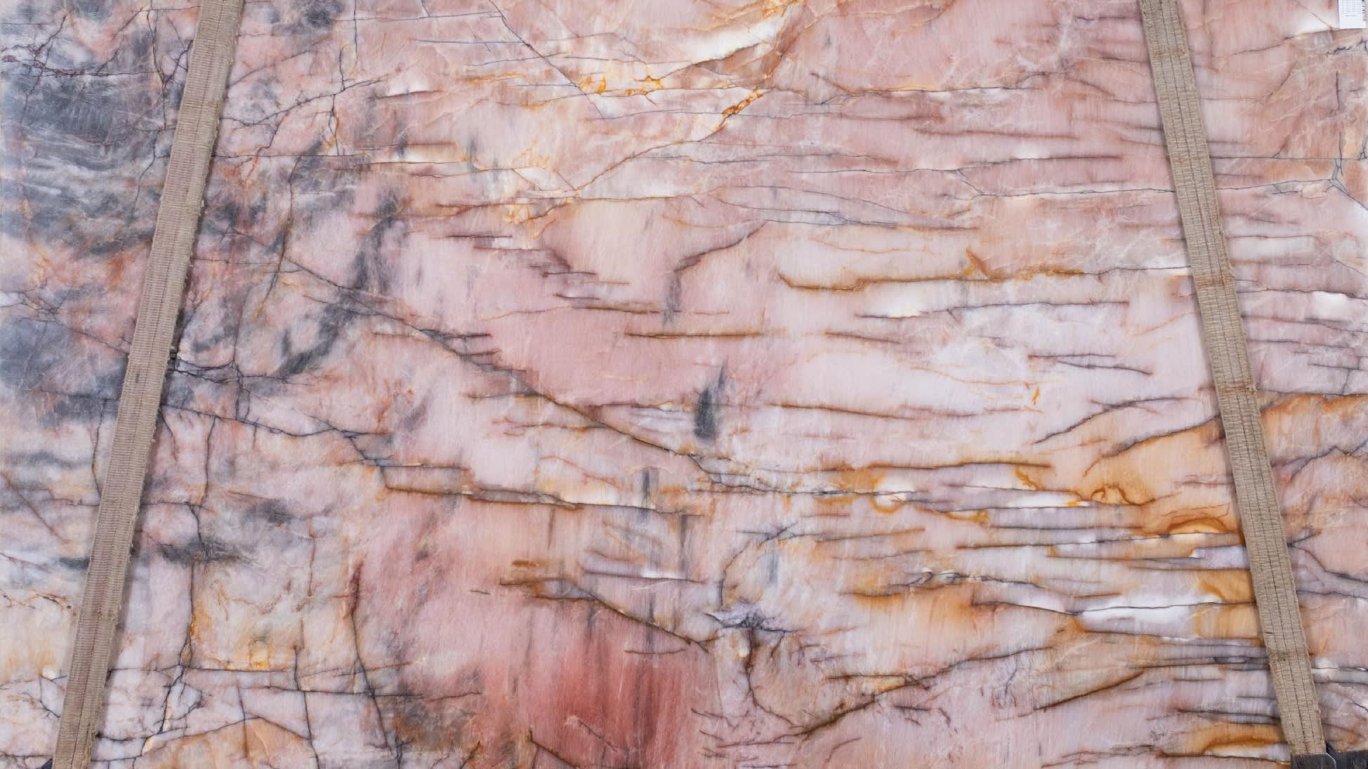 Countertop material with name Cristallo Cosmopolitan of type Quartzite.