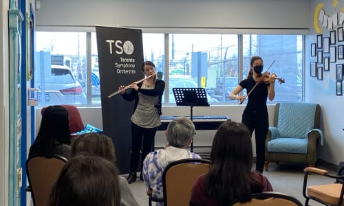 On May 2, Kelly Zimba Lukić (Principal Flute) and Clare Semes (Violin) brought their charming program of nostalgic songs and well-known orchestral favourites to participants at the Brampton Day Centre.