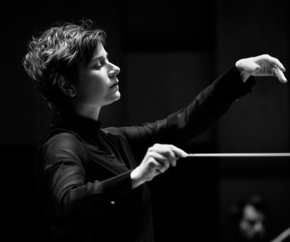 Anja Bihlmaier conducting