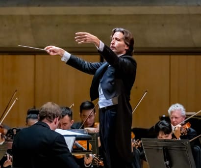 Gustavo Gimeno conducting