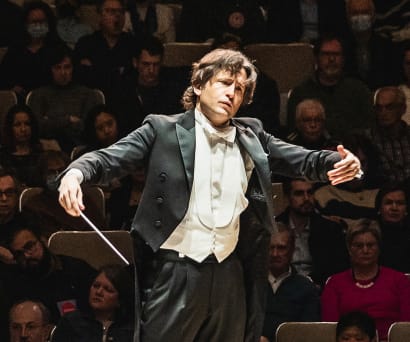 Gustavo Gimeno conducting