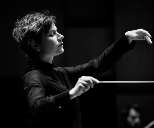 Anja Bihlmaier conducting