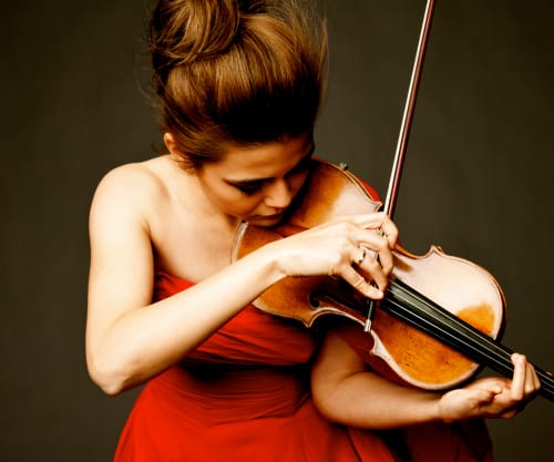 Karen Gomyo playing the violin