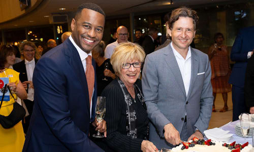 Gustavo Gimeno and Mark Williams cutting the cake with the TSVC