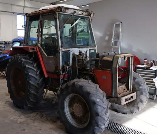 Massey Ferguson 690