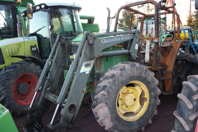 John Deere 6210