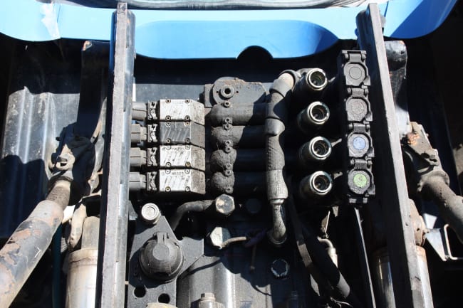 New Holland TS125A - slideshow 27