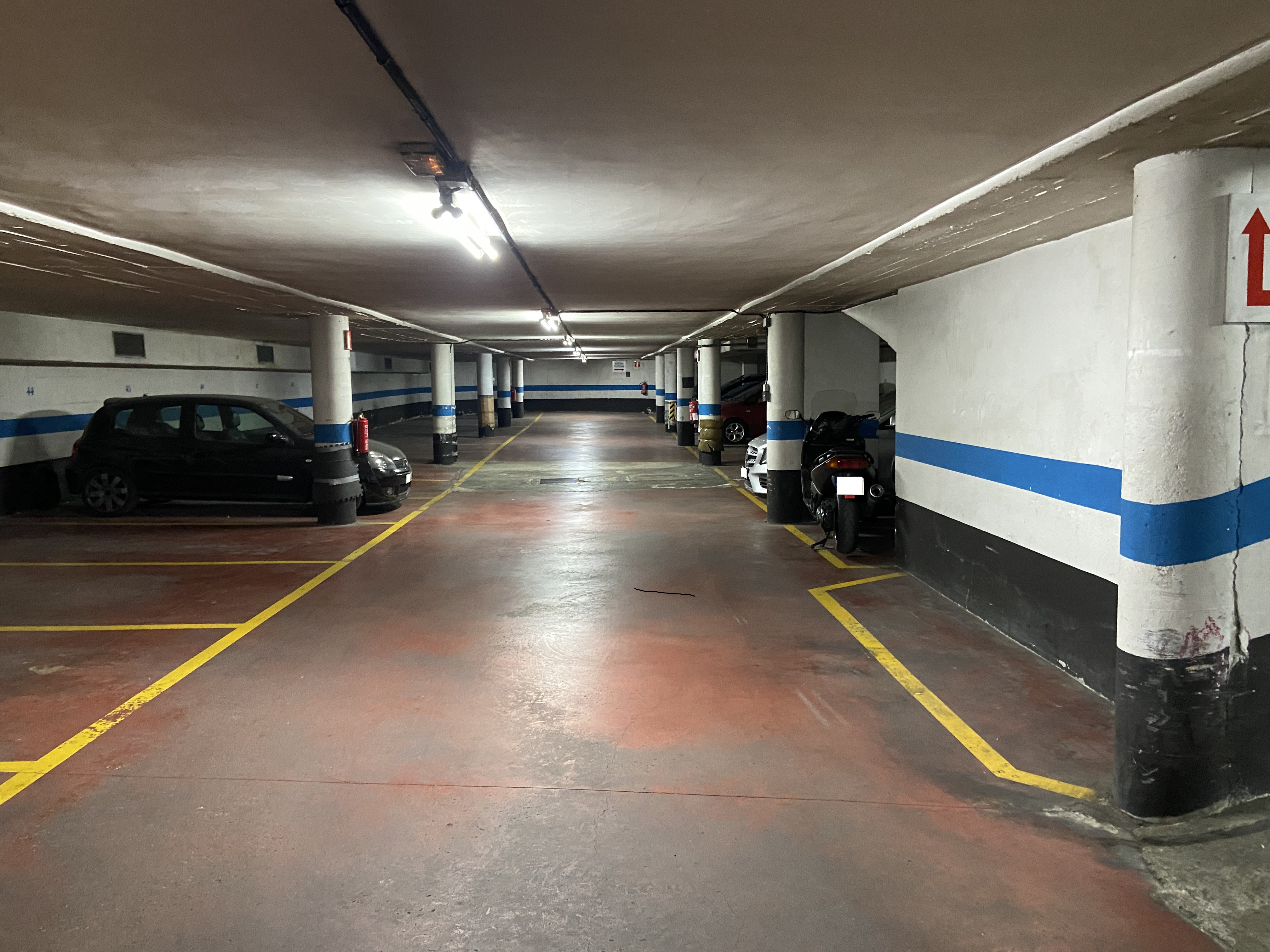 Fotografía 2 de venta-de-66-plazas-de-parking-en-terrassa