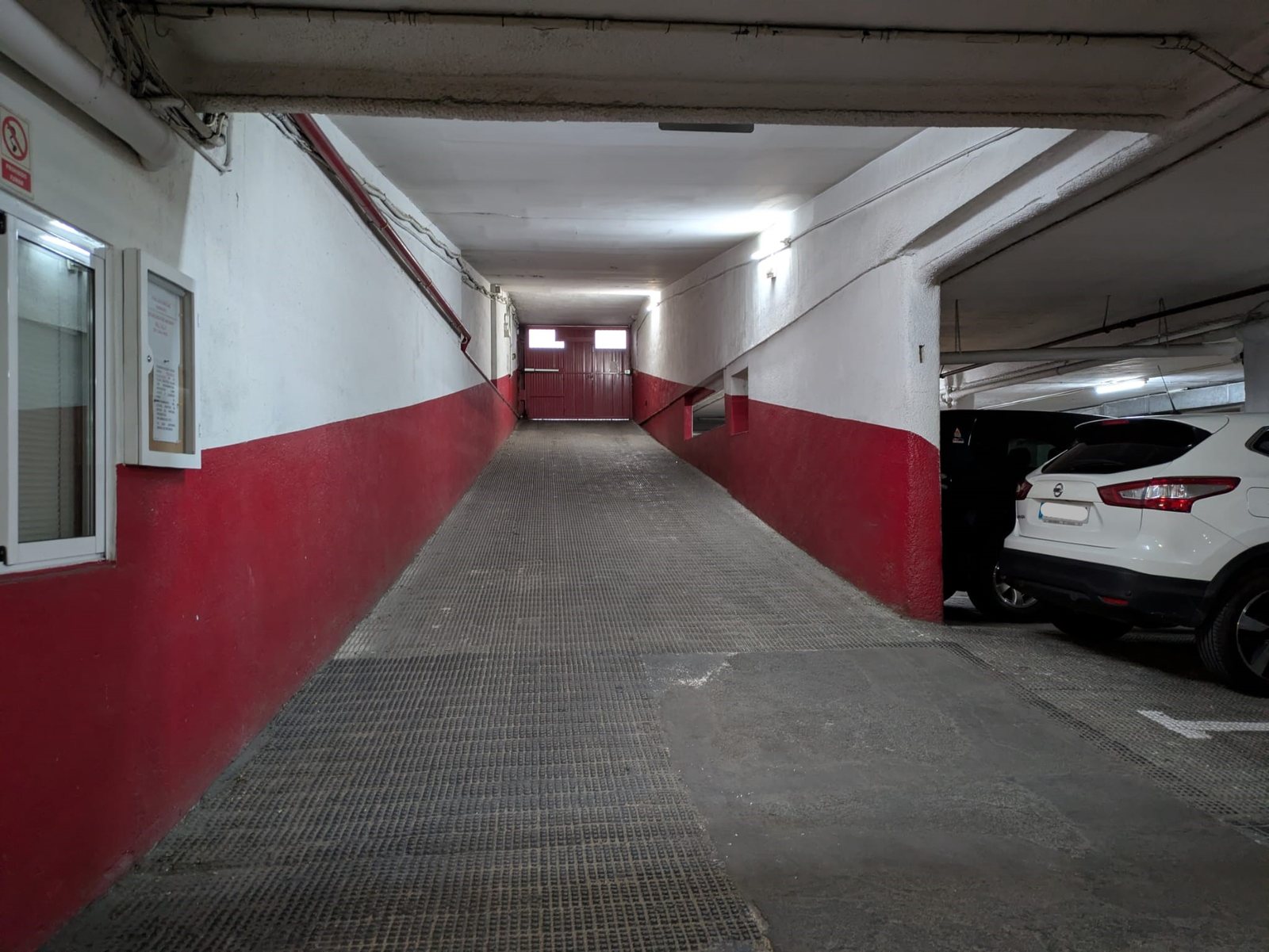 Fotografía 1 de parking-entero-a-la-venta-en-principe-pio-madrid