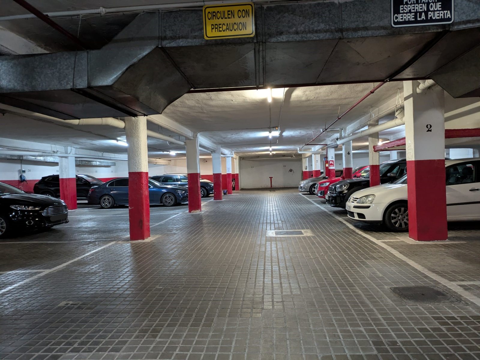 Fotografía 2 de parking-entero-a-la-venta-en-principe-pio-madrid