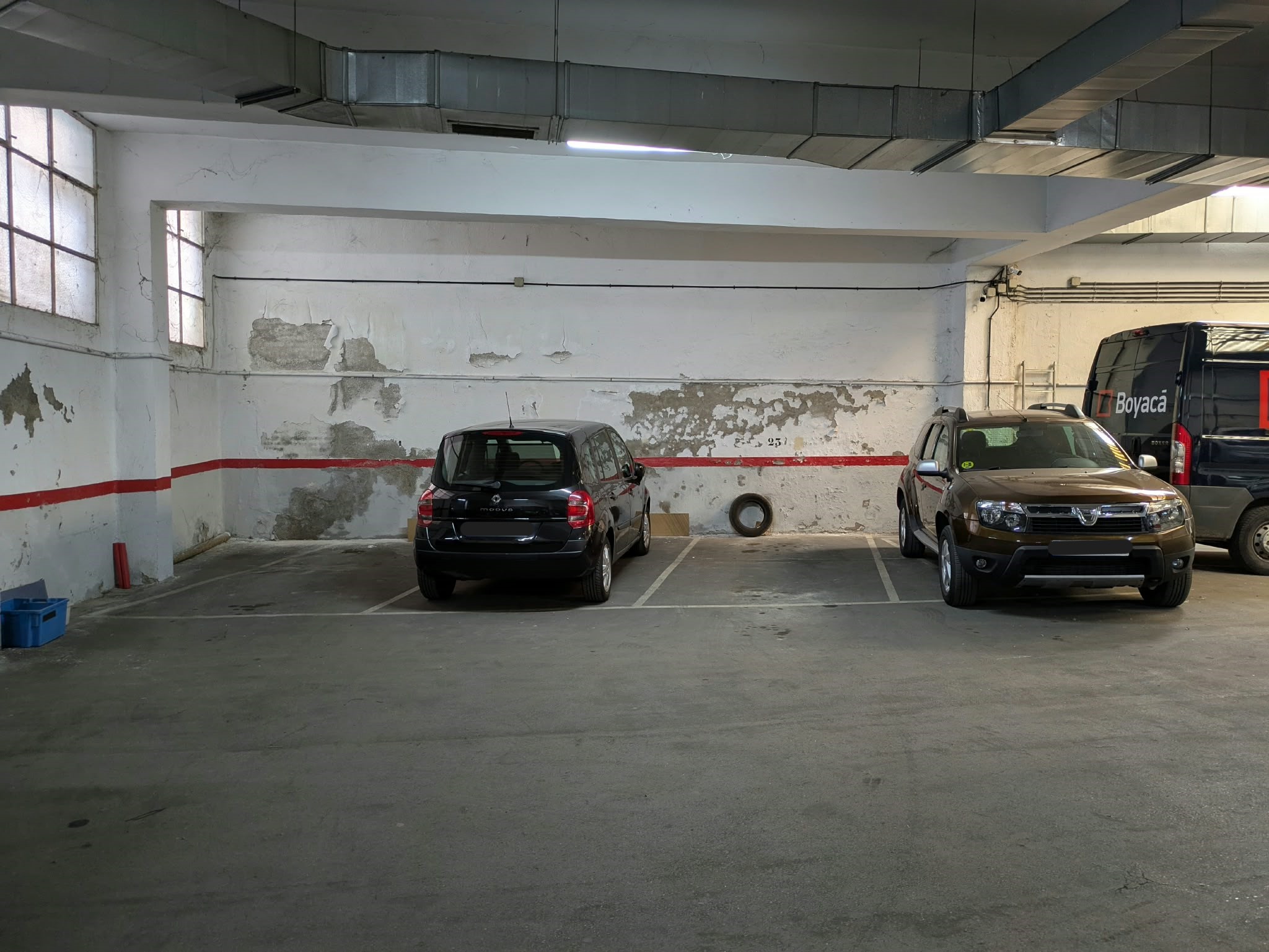 Fotografía 2 de parking-completo-a-la-venta-en-lucero-madrid