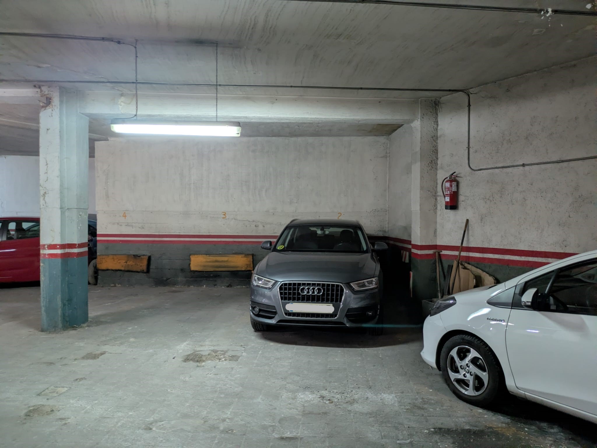 Fotografía 4 de venta-de-parking-entero-en-junto-al-hospital-gomez-ulla-madrid