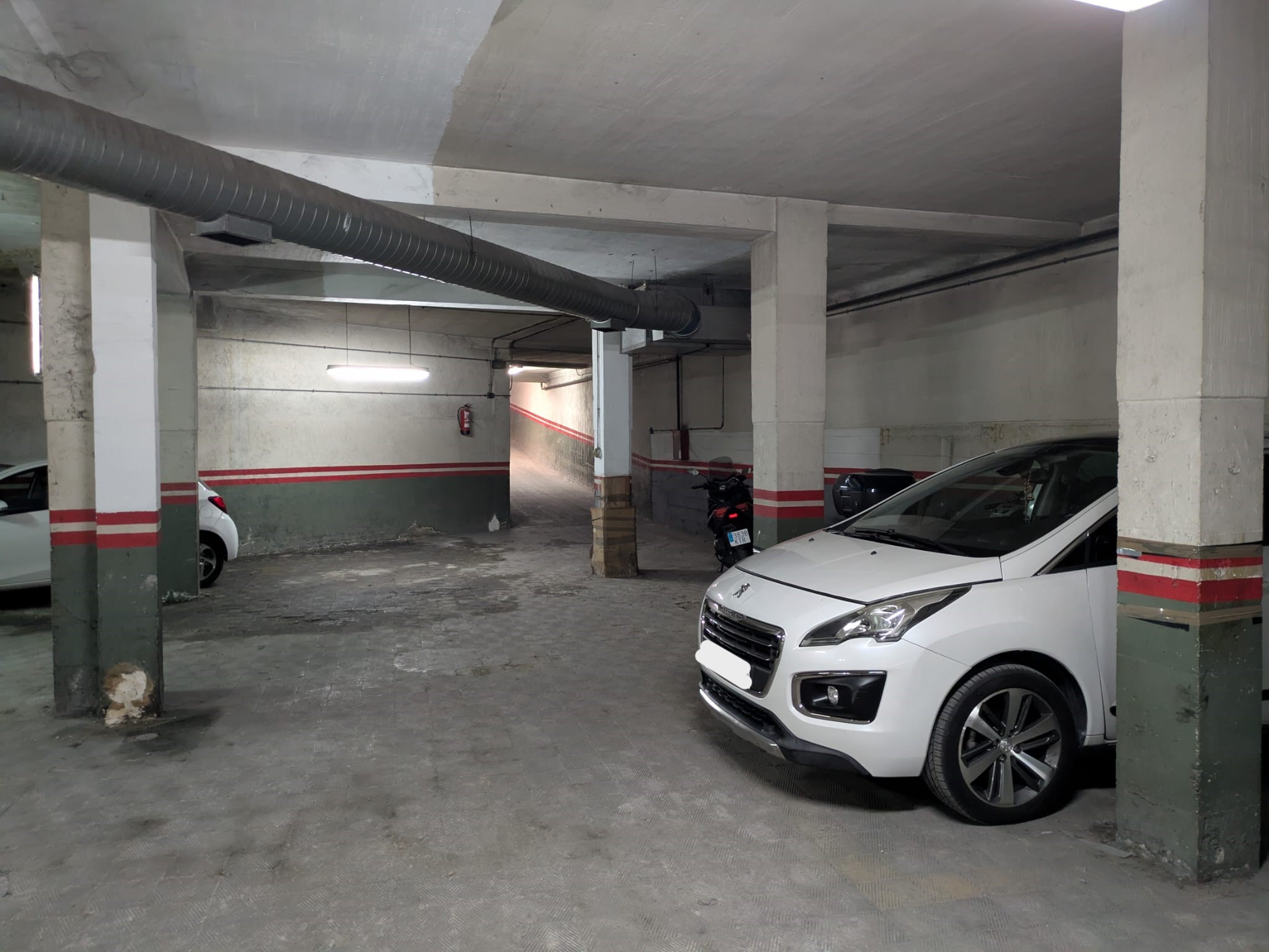 Fotografía 2 de venta-de-parking-entero-en-junto-al-hospital-gomez-ulla-madrid