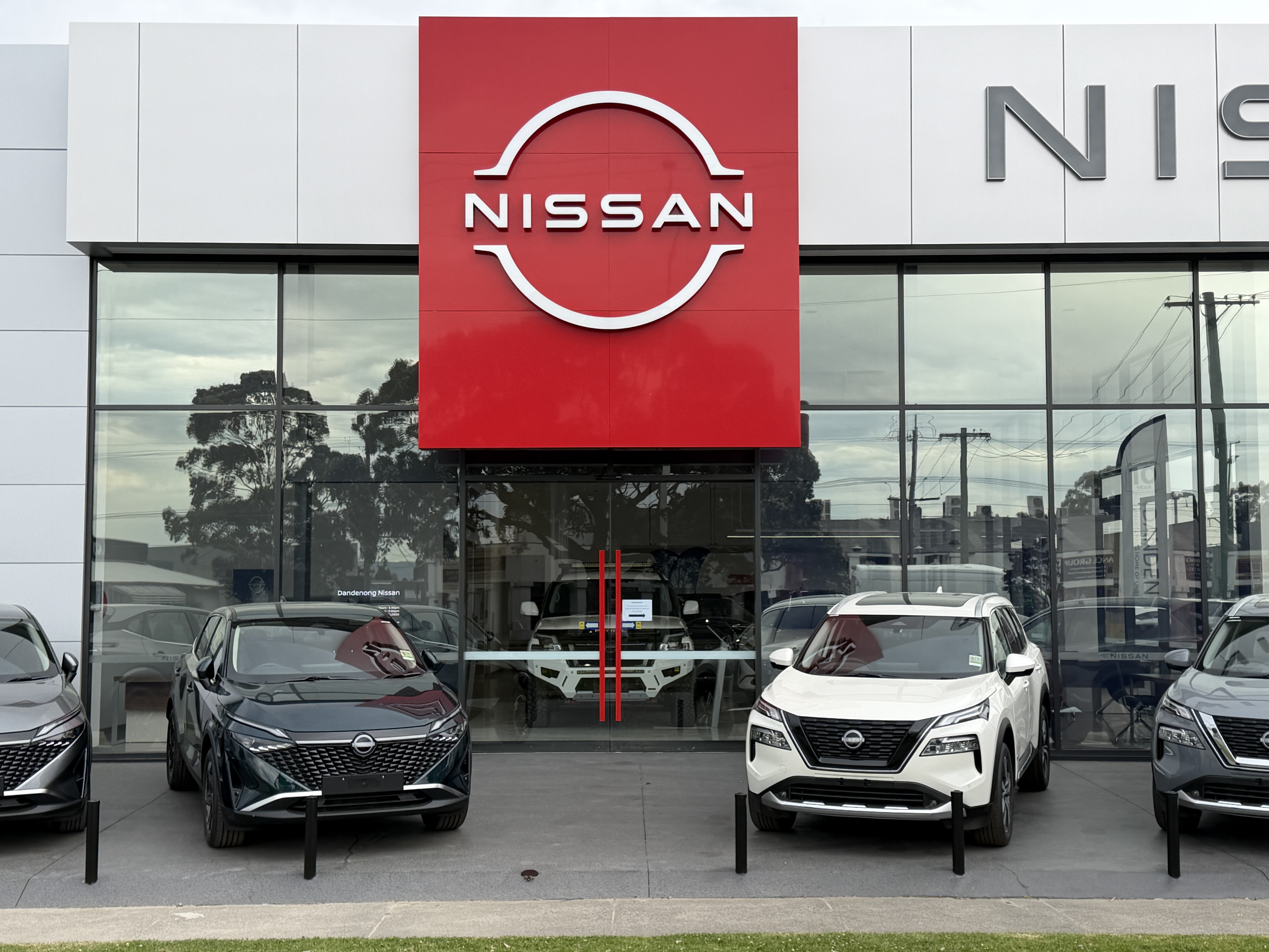 Dandenong Nissan logo