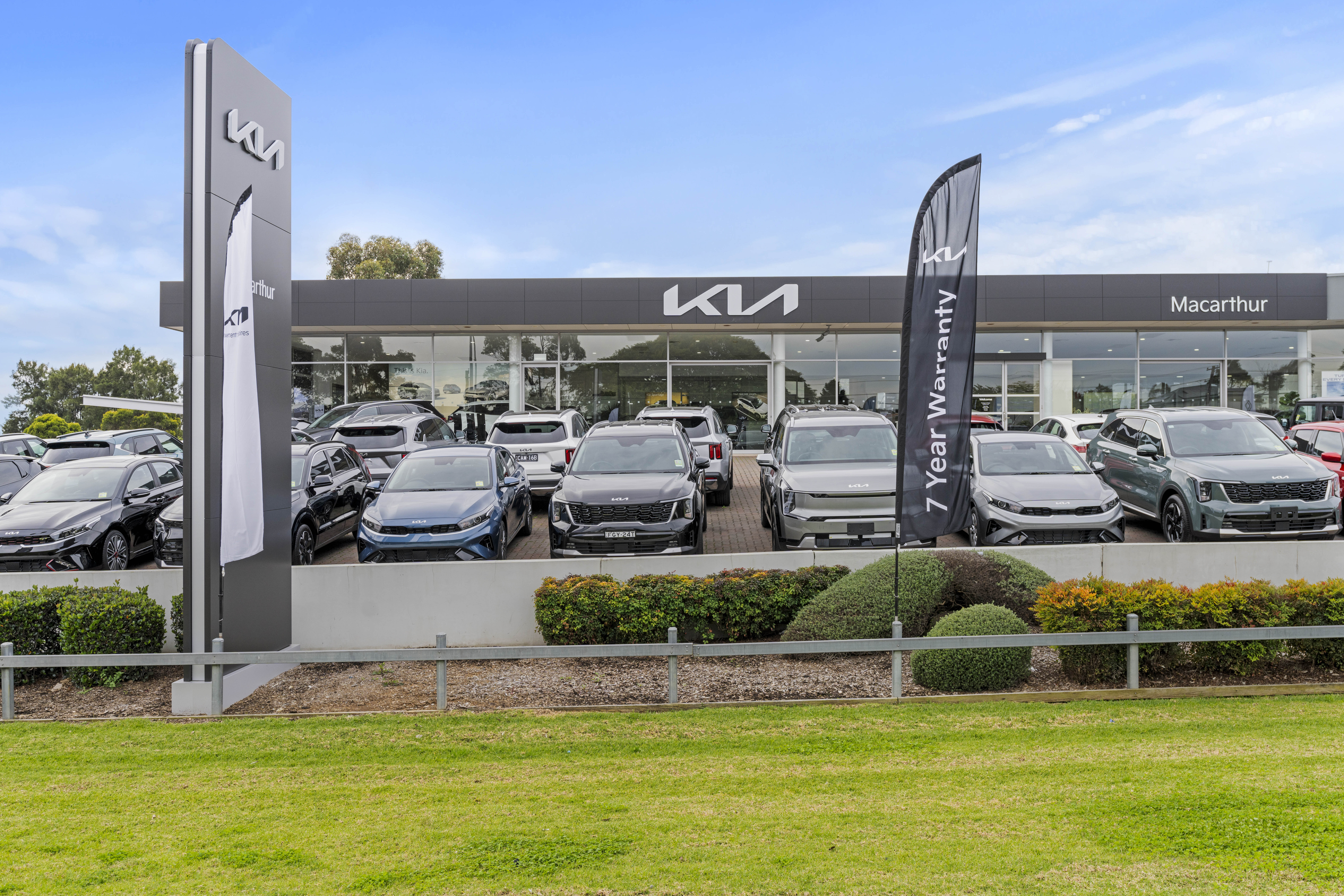Macarthur Kia logo