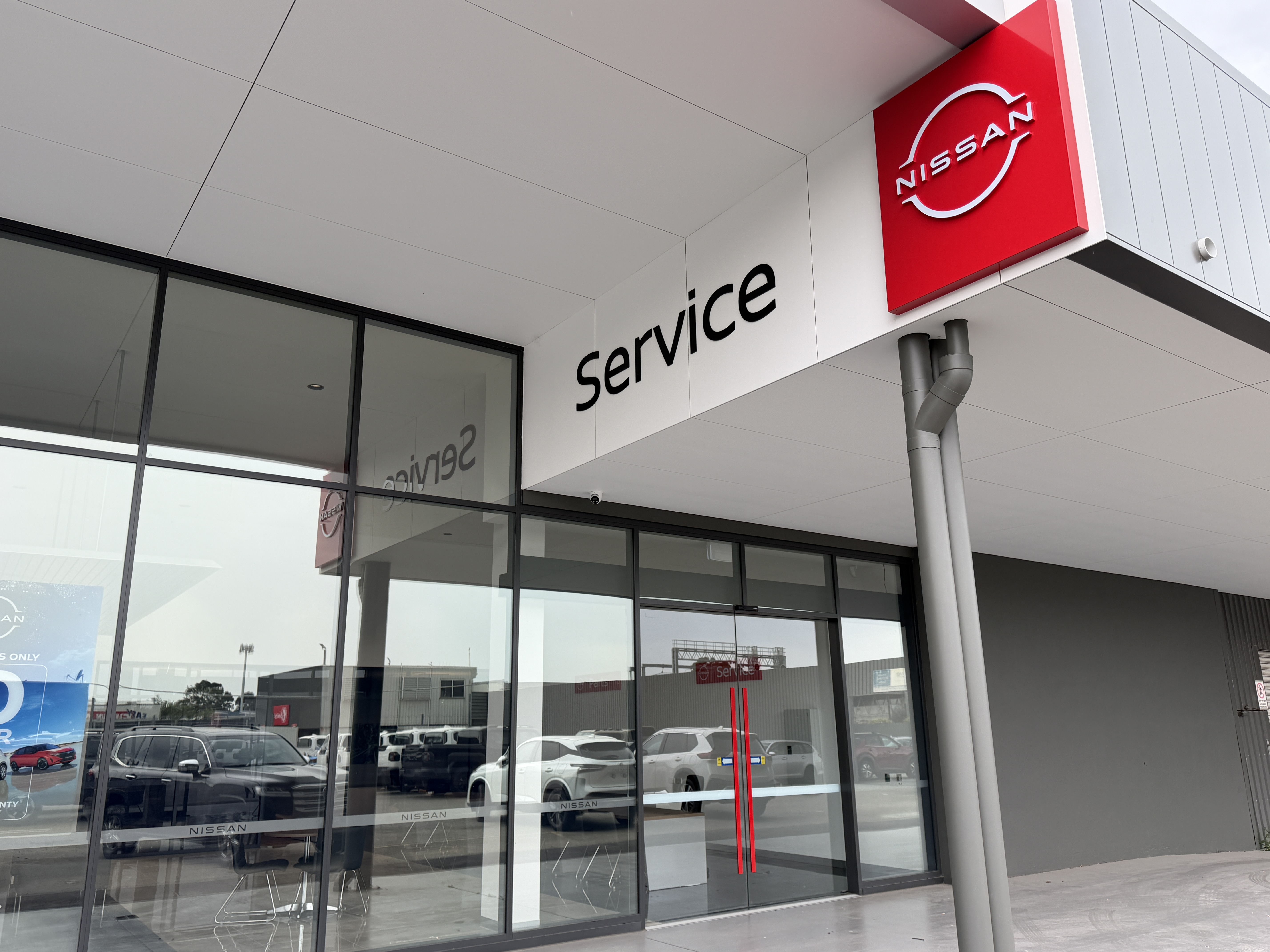 Nissan Service logo
