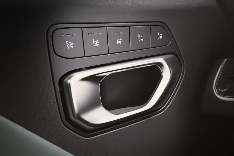 Heated & ventilated front seats Image