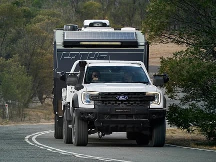 Heavy-duty towing Image