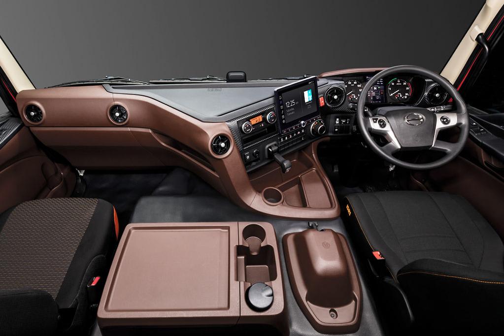 Hino 700 Series 4x2 prime mover Review featured image