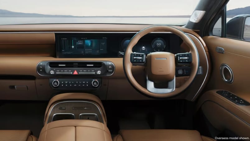Panoramic curved display Seamlessly integrating the 12.3” digital cluster and 12.3” infotainment system, the panoramic curved display enhances the interior’s spaciousness, provides improved driver visibility and wirelessly connects to