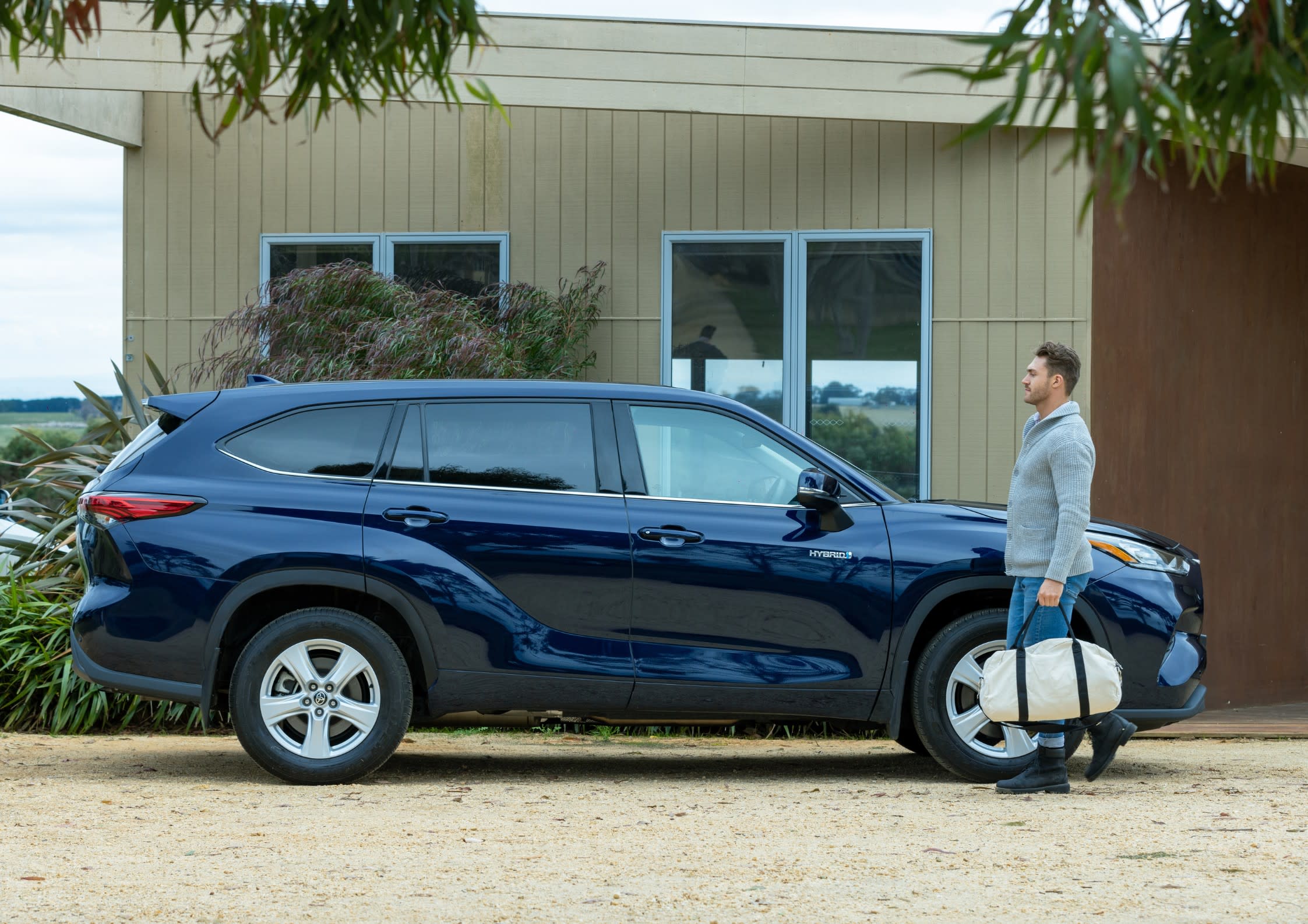 Peter Warren Hybrid Toyota Kluger
