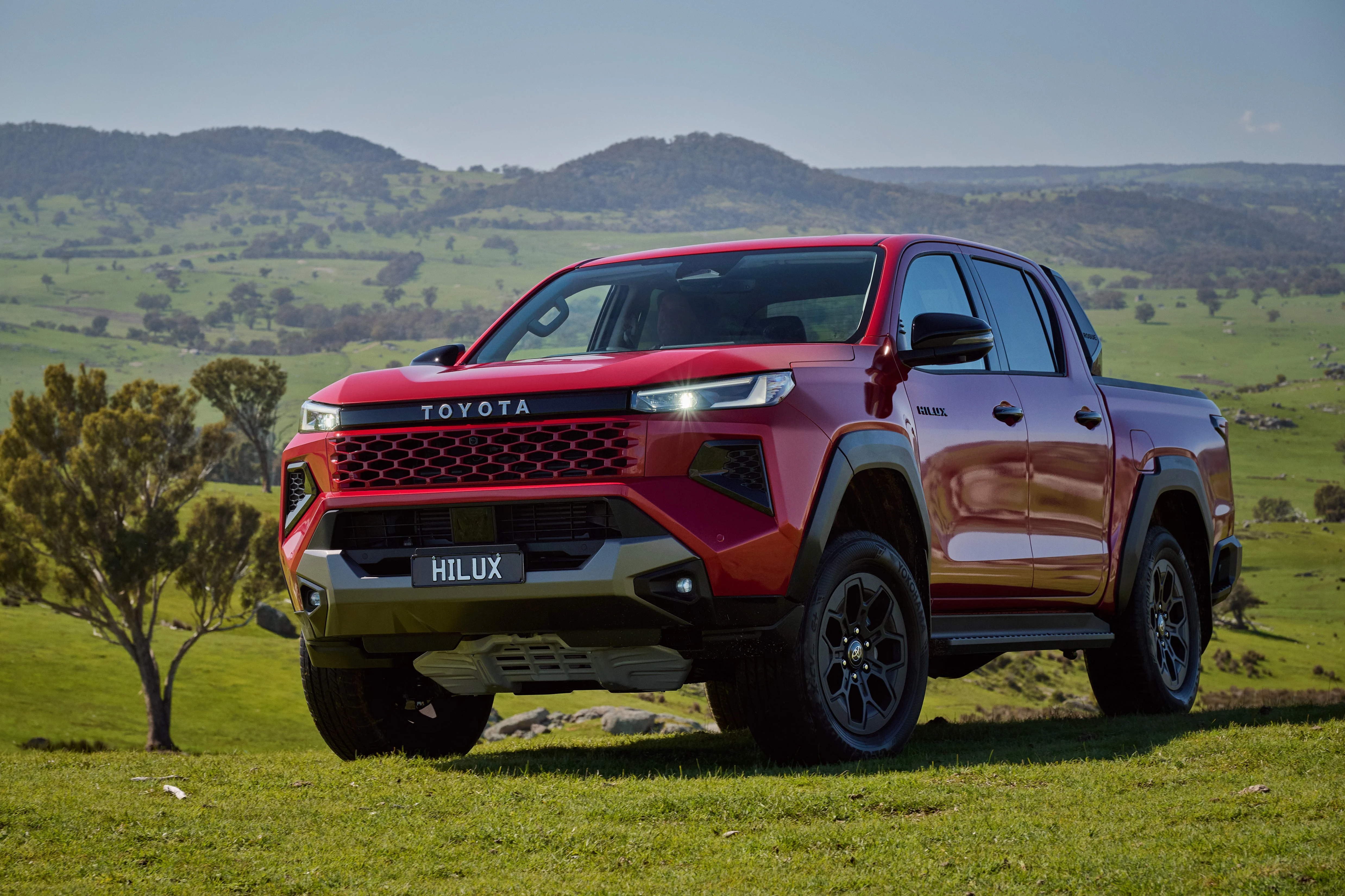TOYOTA UNVEILS NEW HILUX WITH BOLD DESIGN, INCREASED SAFETY AND