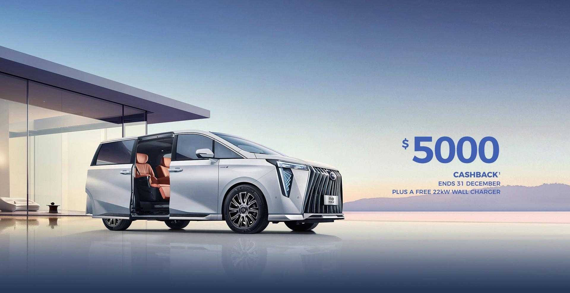 M8 PHEV Premium, Full-size Luxury People Mover Image