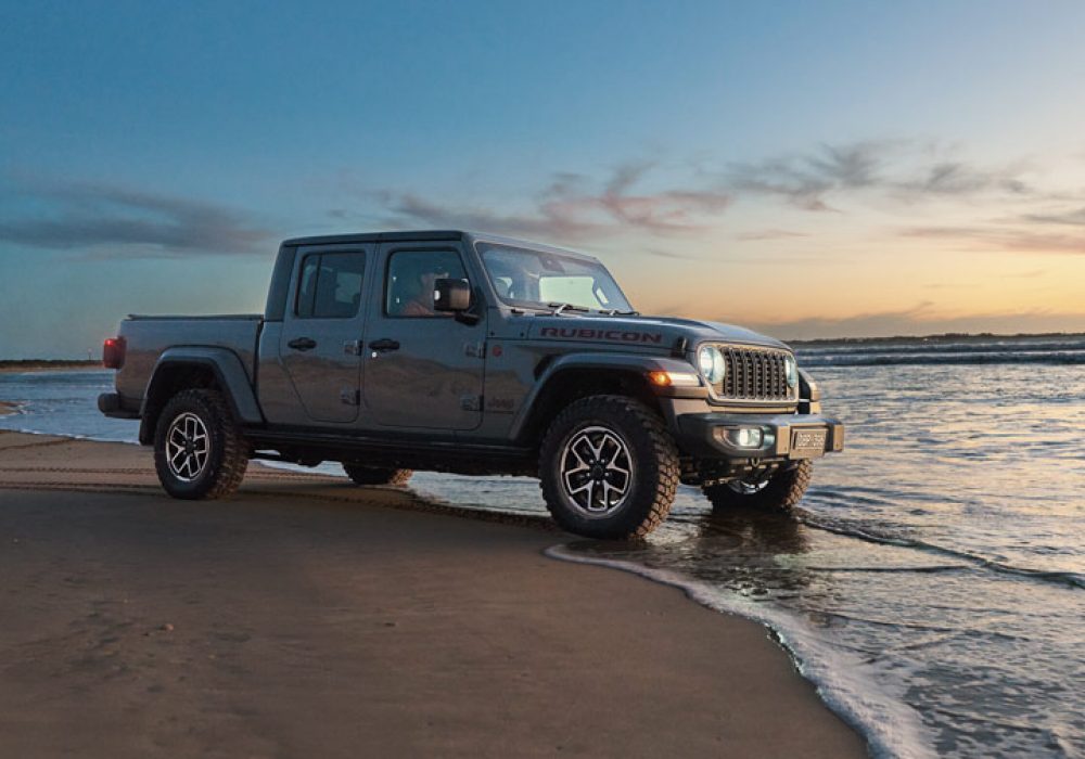 GLADIATOR $4K DEPOSIT CONTRIBUTION 1 + 5 YEARS FREE SERVICING 2 Image