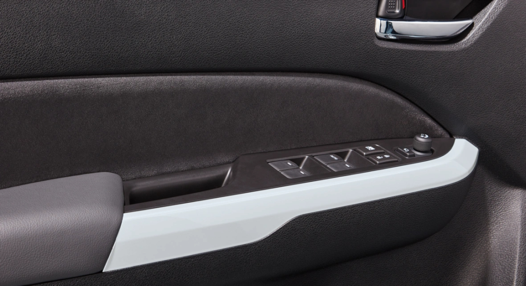 Vitara Door Trim Garnish - White