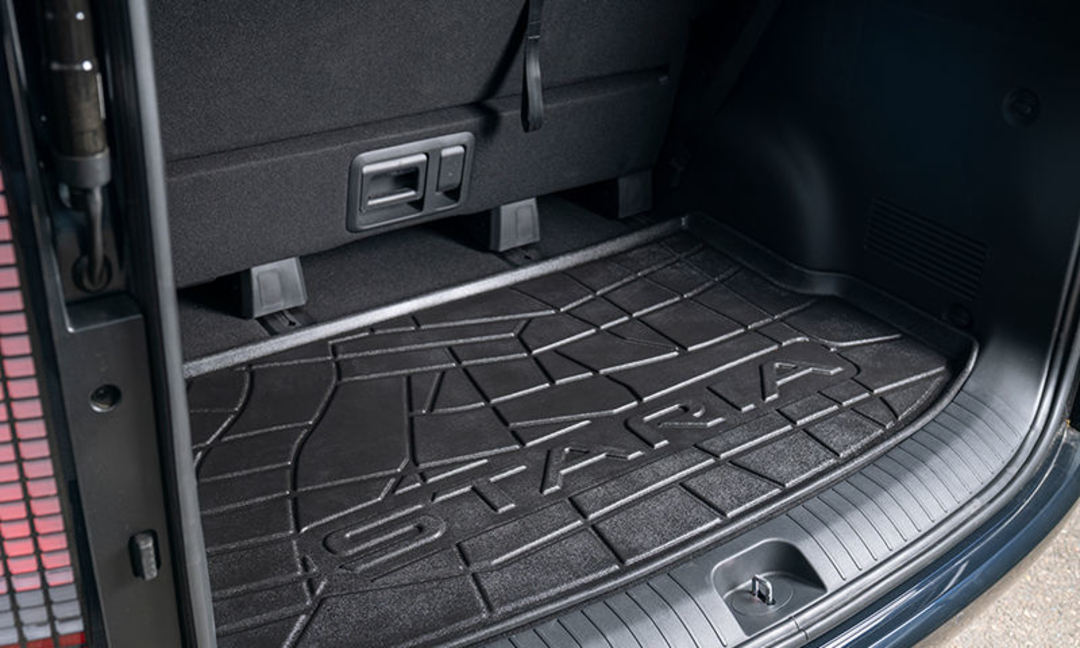 Cargo liner tray