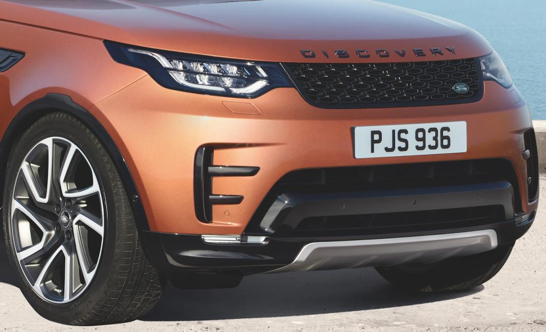 Dynamic Front Grille - Gloss Black Grille Bars and Surround, Pre 21MY