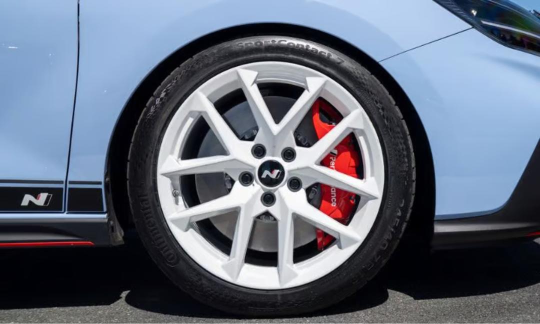 18" N2 Gloss White Alloy Wheel SET