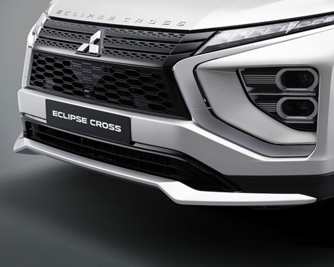 Front under garnish (Silver)