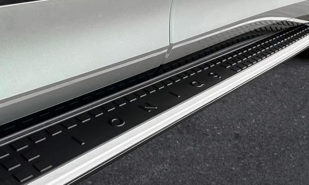 Integrated side steps