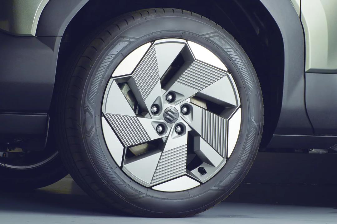 Alloy Wheel Garnish 18"