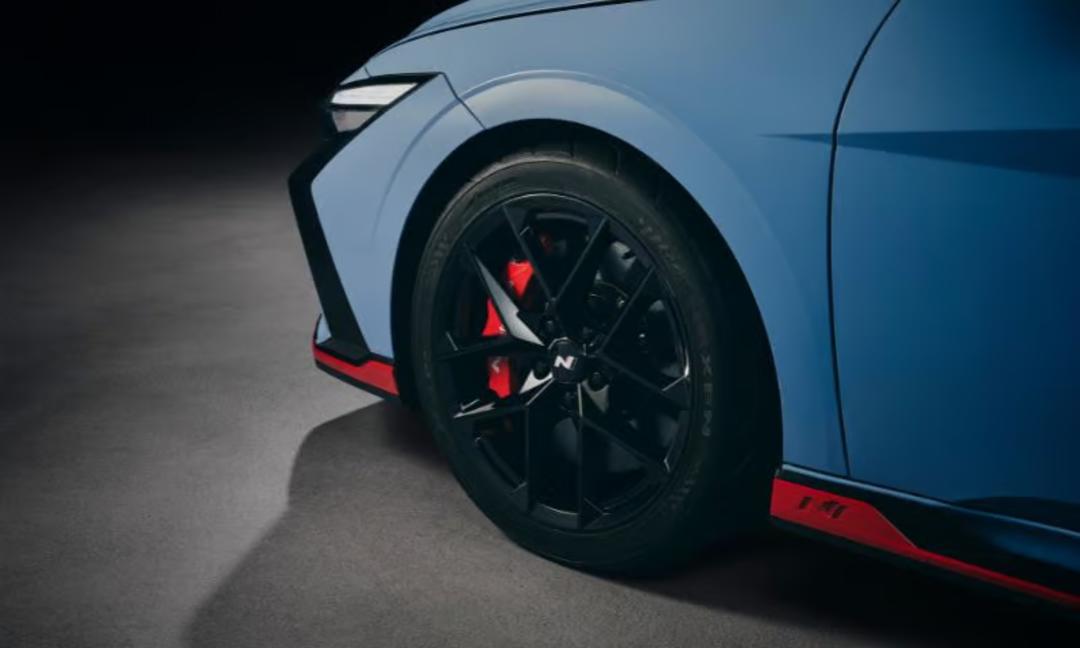 18" N2 Gloss Black Alloy Wheel SET