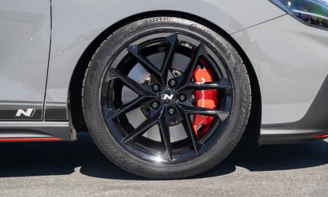 18" N2 Gloss Black Alloy Wheel SET