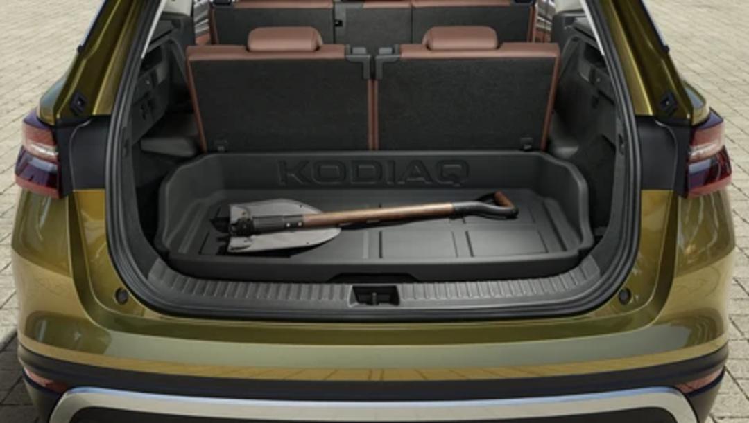 Boot dish with raised edges (7 seater)