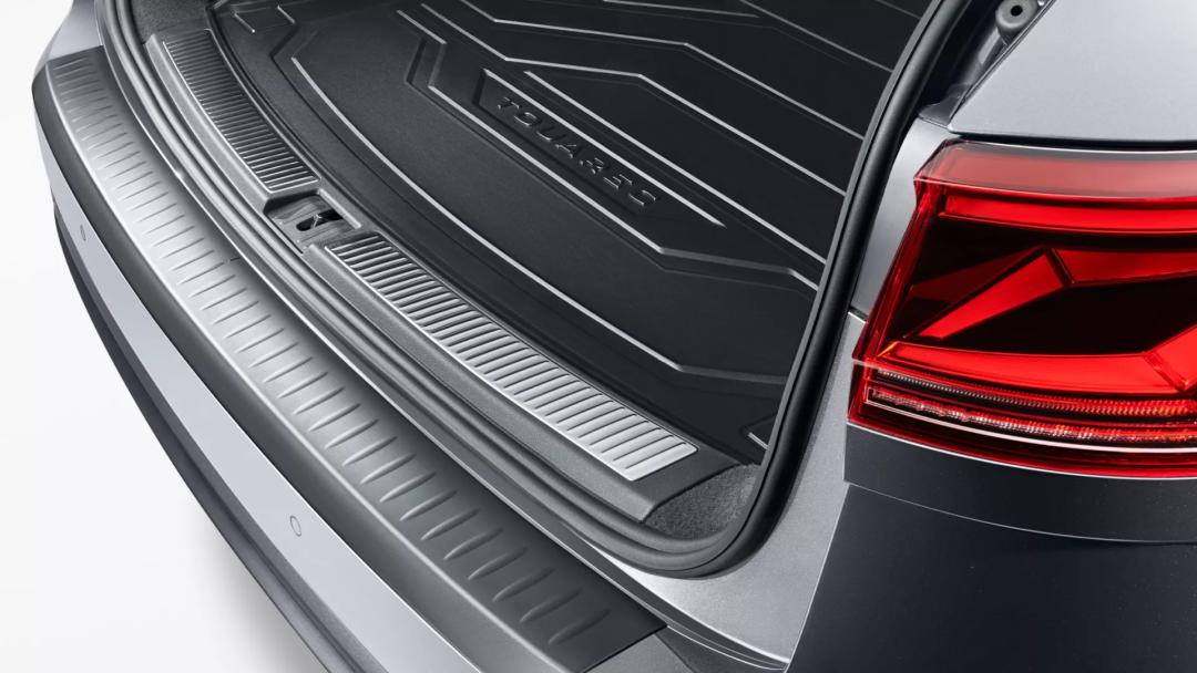 Black loading sill protection plate