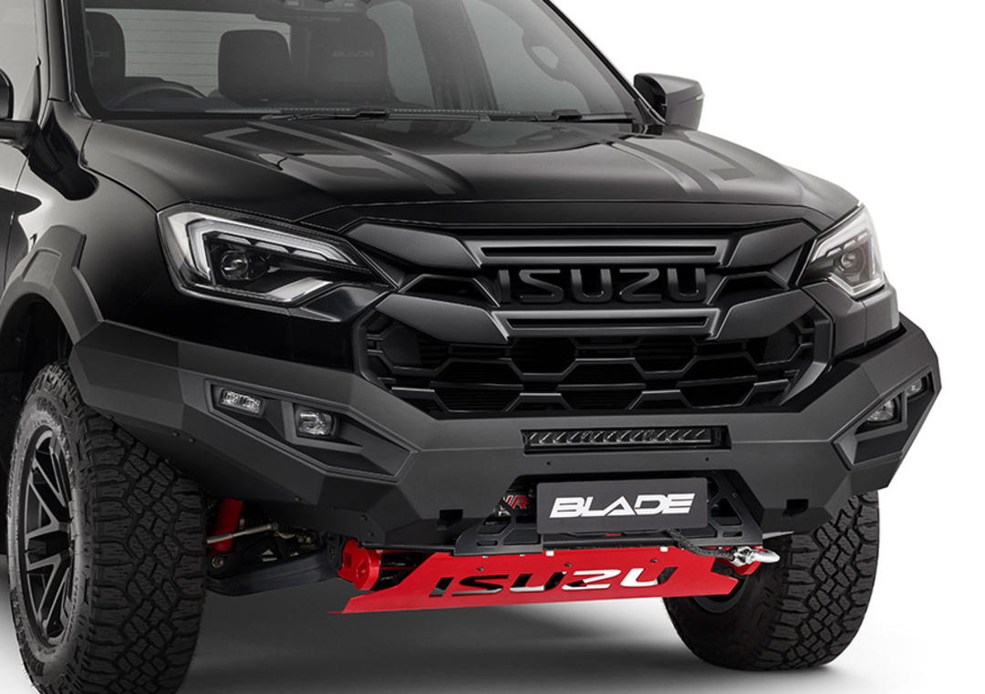 Hoopless Bull Bar (Shown w/ Warn Winch)