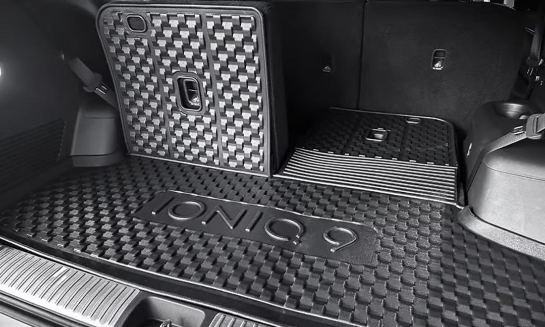 Cargo liner tray | 6 and 7 seat