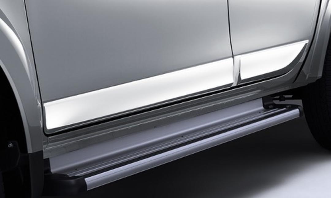 Chrome door garnish