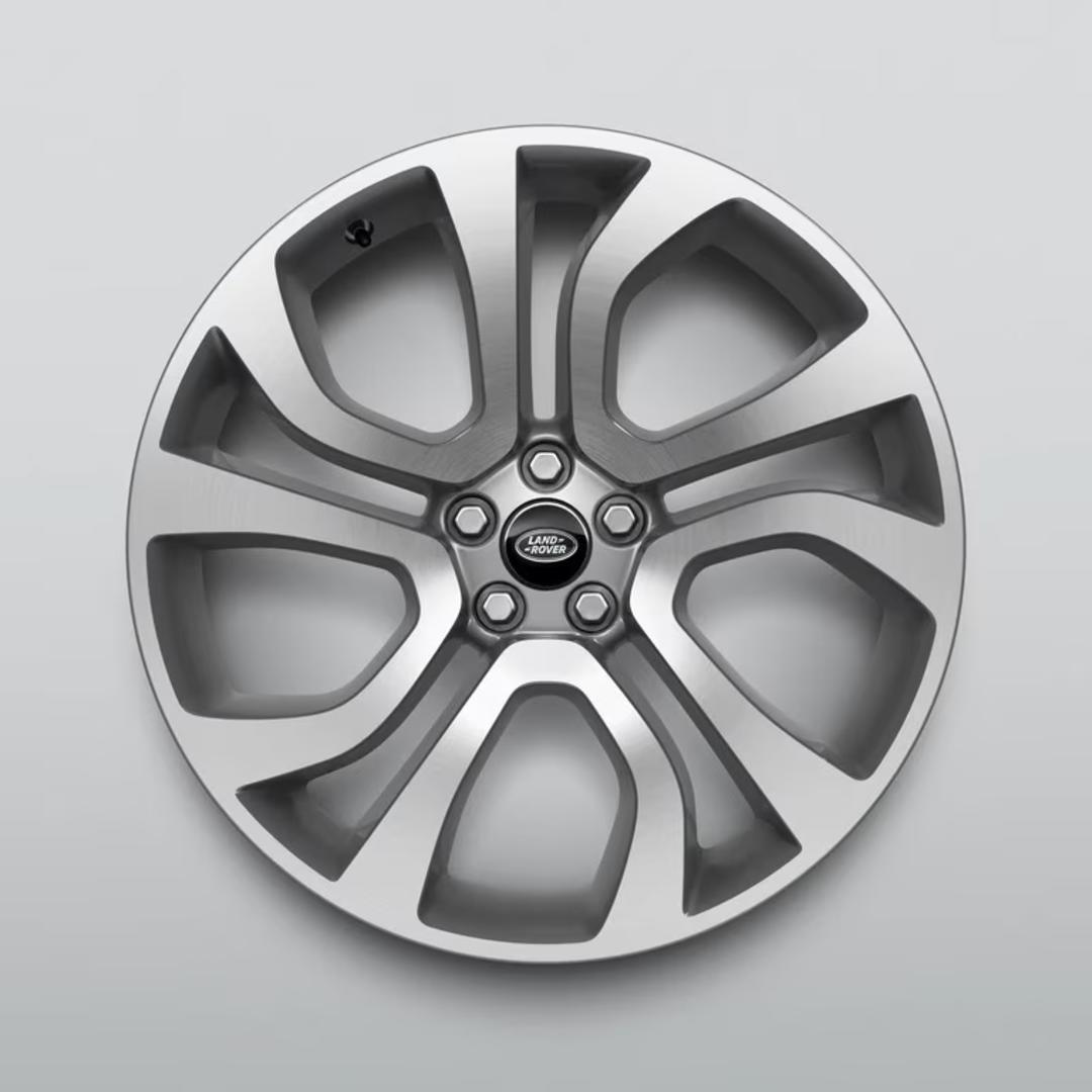 21" Style 5077, Diamond Turned with Gloss Light Silver contrast, 19MY only