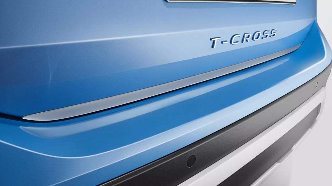 Tailgate protection strip