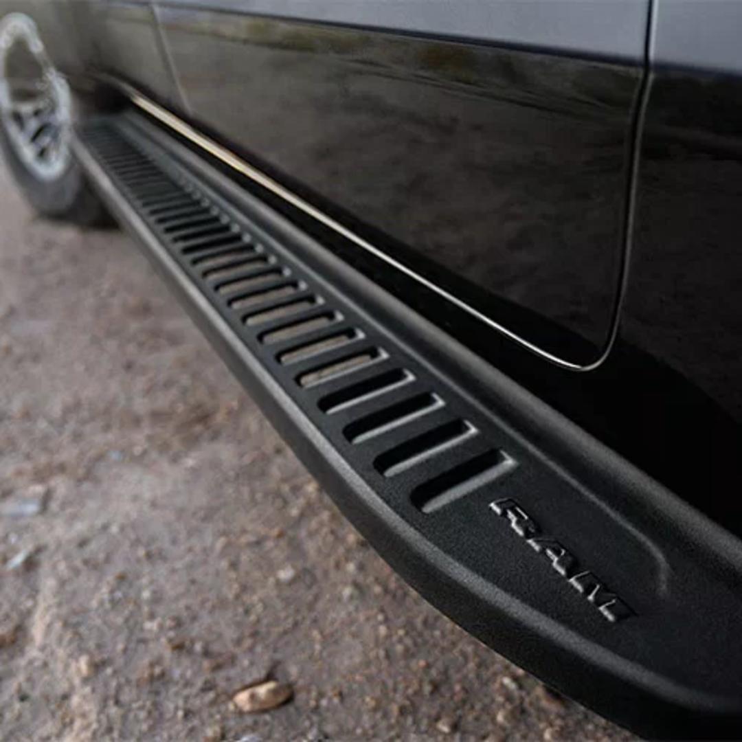 OFF-ROAD STYLE RUNNING BOARDS - CREW CAB - 82215508AD