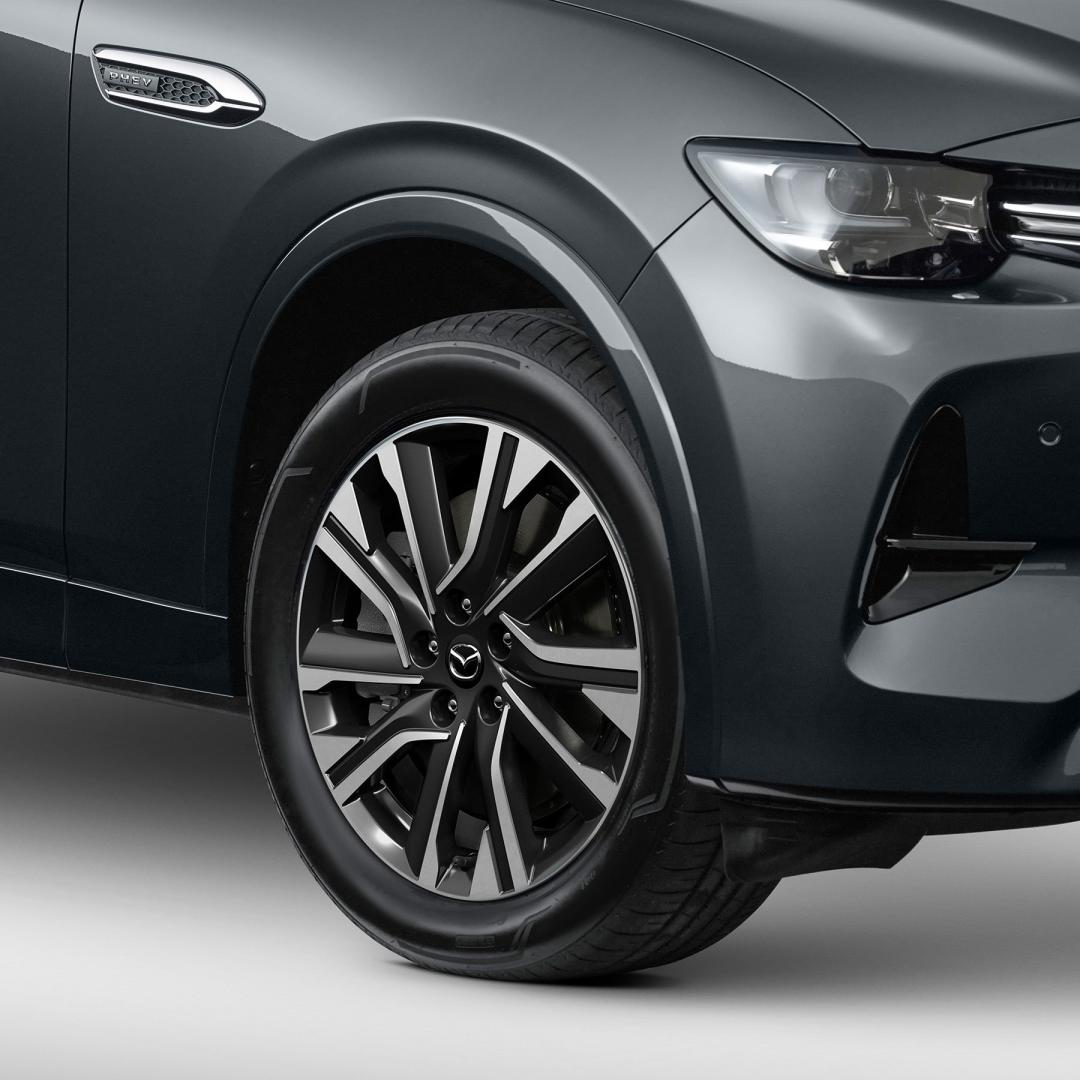 CX-60 18 INCH MACHINED ALLOY WHEEL