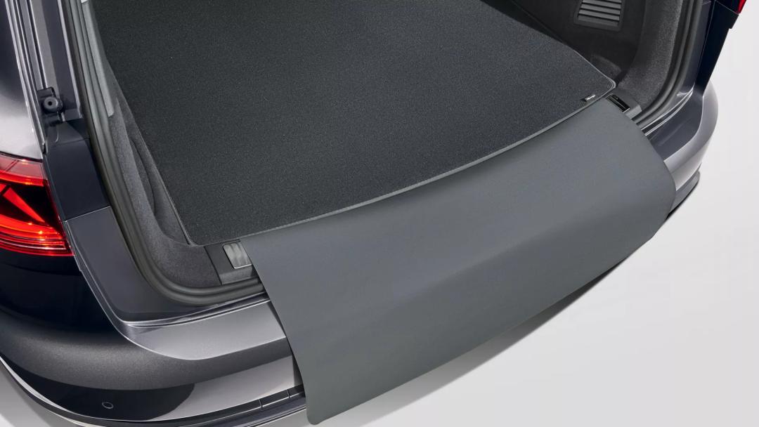 Reversible luggage compartment mat