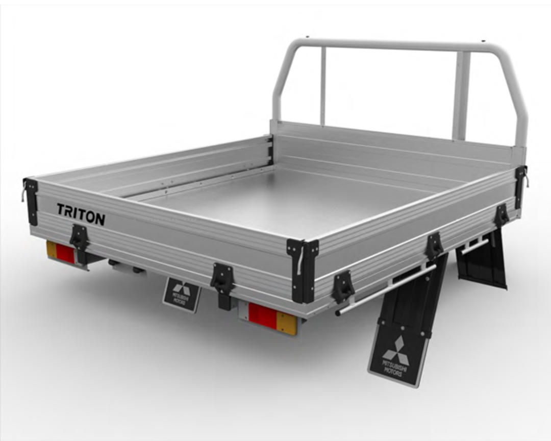 Club Cab, Cab Chassis - Aluminium tray with rear view camera - Wide