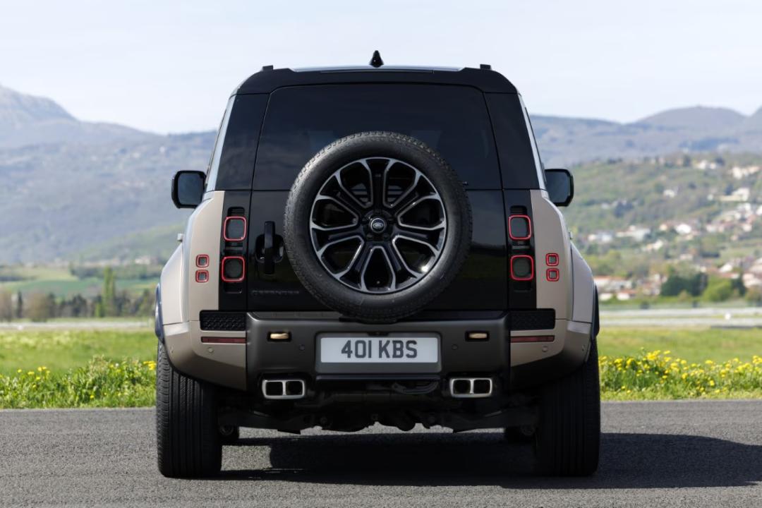 22" Style 7026 Gloss Black